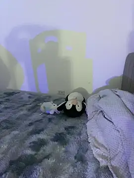 Emilux  online show from April 14, 2026, 3:44 am