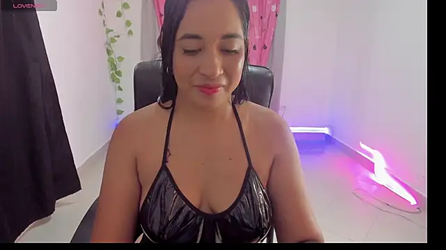 Snapshot of Kruela chatting on May 4, 2026, 10:34 pm Kruela online show from May 4, 2026, 10:34 pm