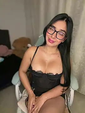 Snapshot of MiaSofia__ chatting on May 5, 2026, 5:21 am MiaSofia online show from May 5, 2026, 5:21 am
