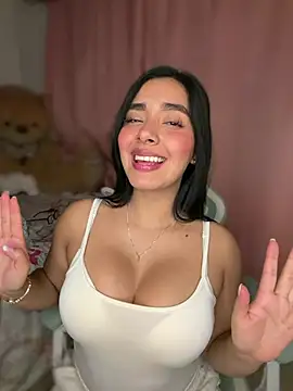 Snapshot of MiaSofia__ chatting on May 13, 2026, 5:14 am MiaSofia online show from May 13, 2026, 5:14 am