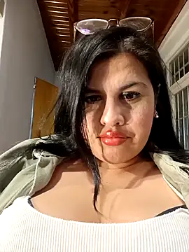 Sexylips200 online show from October 17, 2025, 4:05 am