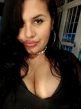 Sexylips200 online show from November 19, 2025, 6:35 am