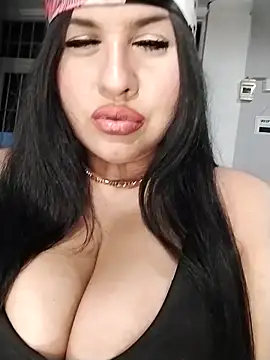 Sexylips200 online show from December 19, 2025, 6:38 am