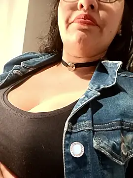 Sexylips200 online show from October 16, 2025, 7:27 am