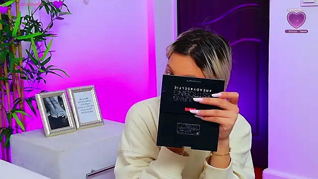 Snapshot of AriannaSins chatting on September 25, 2025, 12:11 pm AriannaSins online show from September 25, 2025, 12:11 pm