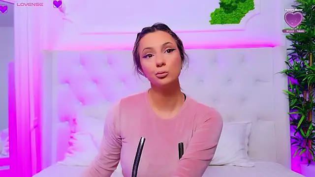 Snapshot of AriannaSins chatting on February 6, 2026, 1:51 pm AriannaSins online show from February 6, 2026, 1:51 pm