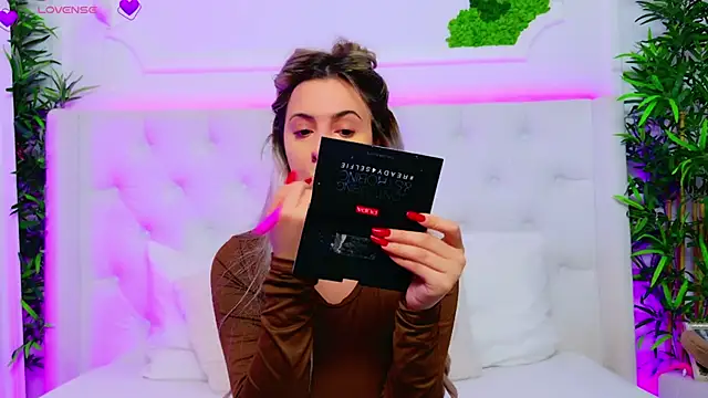 Snapshot of AriannaSins chatting on December 3, 2025, 1:21 pm AriannaSins online show from December 3, 2025, 1:21 pm