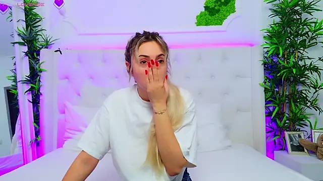 Snapshot of AriannaSins chatting on November 21, 2025, 1:32 pm AriannaSins online show from November 21, 2025, 1:32 pm