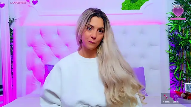 Snapshot of AriannaSins chatting on December 19, 2025, 2:41 pm AriannaSins online show from December 19, 2025, 2:41 pm