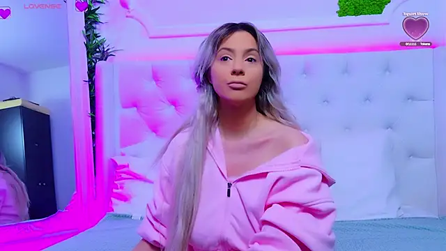 Snapshot of AriannaSins chatting on December 15, 2025, 1:39 pm AriannaSins online show from December 15, 2025, 1:39 pm