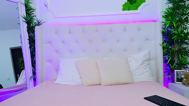 Snapshot of AriannaSins chatting on December 5, 2025, 1:32 pm AriannaSins online show from December 5, 2025, 1:32 pm