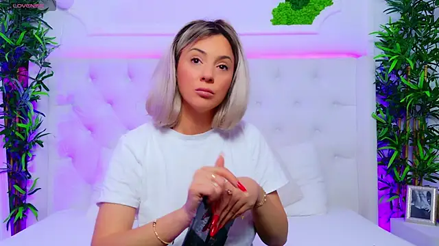 Snapshot of AriannaSins chatting on November 10, 2025, 3:06 pm AriannaSins online show from November 10, 2025, 3:06 pm