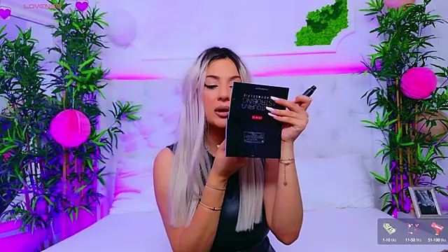 Snapshot of AriannaSins chatting on September 22, 2025, 12:33 pm AriannaSins online show from September 22, 2025, 12:33 pm