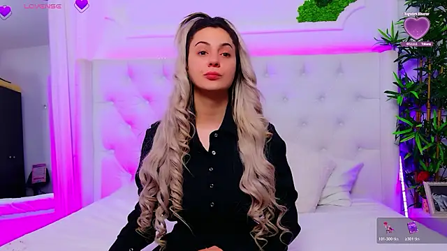 Snapshot of AriannaSins chatting on February 25, 2026, 1:22 pm AriannaSins online show from February 25, 2026, 1:22 pm