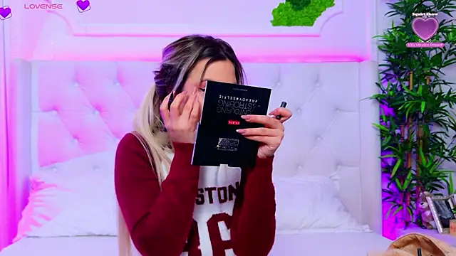 Snapshot of AriannaSins chatting on February 3, 2026, 1:27 pm AriannaSins online show from February 3, 2026, 1:27 pm