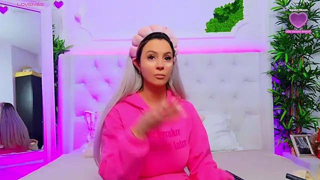 Snapshot of AriannaSins chatting on January 9, 2026, 1:18 pm AriannaSins online show from January 9, 2026, 1:18 pm