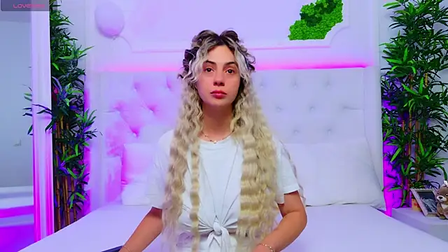 Snapshot of AriannaSins chatting on November 3, 2025, 1:15 pm AriannaSins online show from November 3, 2025, 1:15 pm