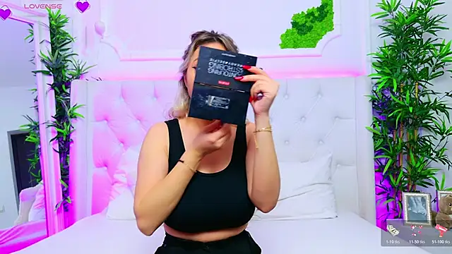 Snapshot of AriannaSins chatting on November 20, 2025, 1:56 pm AriannaSins online show from November 20, 2025, 1:56 pm