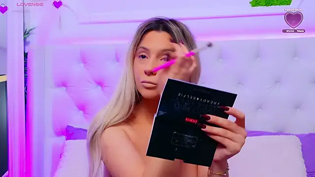 Snapshot of AriannaSins chatting on December 18, 2025, 1:15 pm AriannaSins online show from December 18, 2025, 1:15 pm