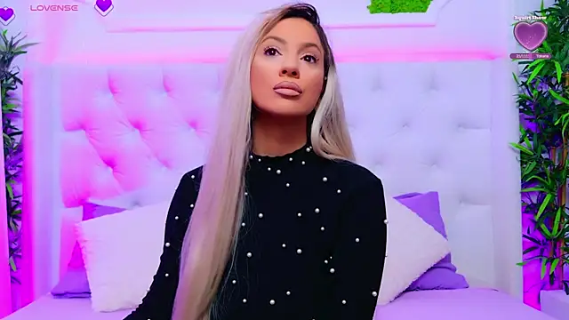 Snapshot of AriannaSins chatting on December 17, 2025, 1:49 pm AriannaSins online show from December 17, 2025, 1:49 pm