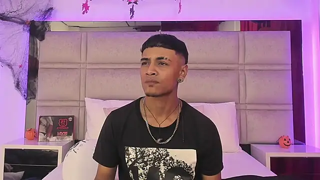 Snapshot of SweetAndSinful chatting on November 1, 2025, 4:30 am SweetAndSinful online show from November 1, 2025, 4:30 am