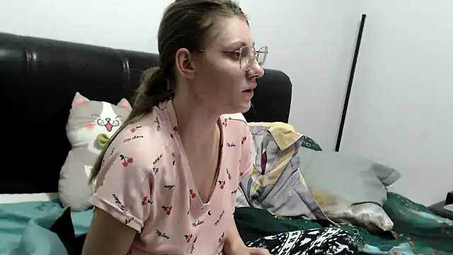 SandyCassie online show from February 16, 2026, 7:45 pm