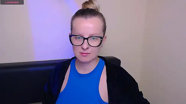 Snapshot of AllaLeomz chatting on October 16, 2025, 6:54 am AllaLeomz online show from October 16, 2025, 6:54 am