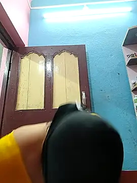 Snapshot of roshniparveen5655 chatting on October 29, 2025, 5:39 am roshniparveen5655 online show from October 29, 2025, 5:39 am