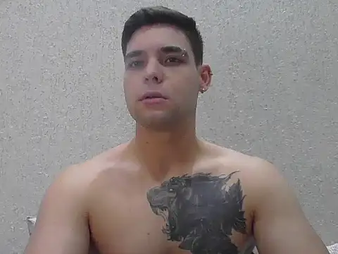 Snapshot of Zure-xxx chatting on May 13, 2026, 11:56 pm Zure-xxx online show from May 13, 2026, 11:56 pm