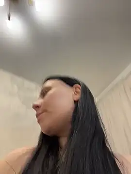 Snapshot of ChloeBrut chatting on June 3, 2026, 12:11 am ChloeBrut online show from June 3, 2026, 12:11 am