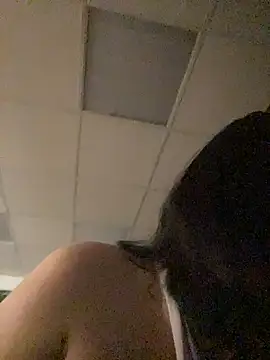 Snapshot of AliceLune chatting on November 18, 2025, 2:20 pm AliceLune online show from November 18, 2025, 2:20 pm