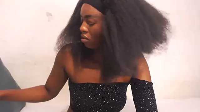 Snapshot of TallEbonyBabe chatting on February 9, 2026, 4:32 am TallEbonyBabe online show from February 9, 2026, 4:32 am