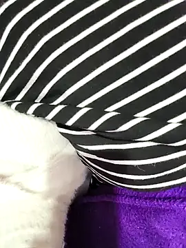 Anshika1431 online show from December 19, 2025, 3:32 am