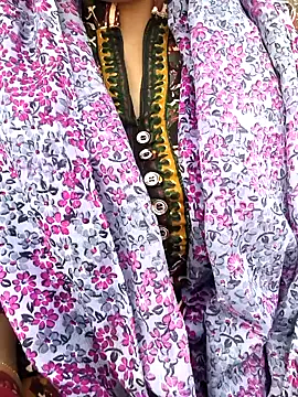 Anshika1431 online show from December 15, 2025, 6:52 am