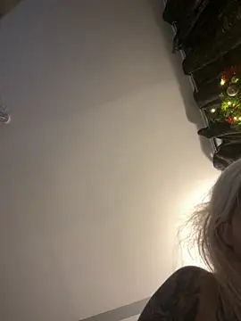 CherryXOX- online show from December 4, 2025, 8:08 pm