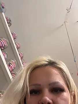 CherryXOX- online show from November 1, 2025, 10:53 am