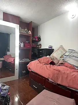 MariamGray1 online show from April 15, 2026, 2:06 am