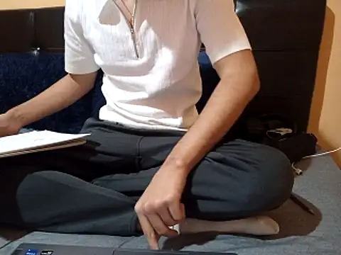 esmermoon online show from February 28, 2026, 12:21 am