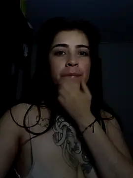 Snapshot of adri_gomez1 chatting on November 15, 2025, 8:18 am adri gomez1 online show from November 15, 2025, 8:18 am