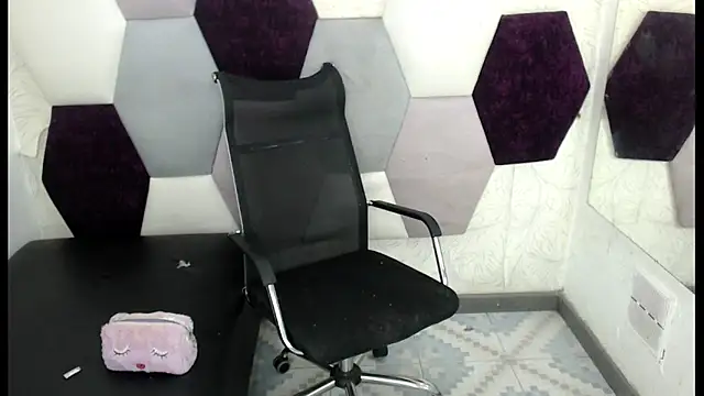 Snapshot of WinnyBarness chatting on December 2, 2025, 2:23 am WinnyBarness online show from December 2, 2025, 2:23 am