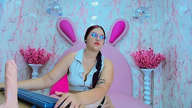 Snapshot of scarlett_montoya chatting on November 24, 2025, 7:47 pm scarlett montoya online show from November 24, 2025, 7:47 pm