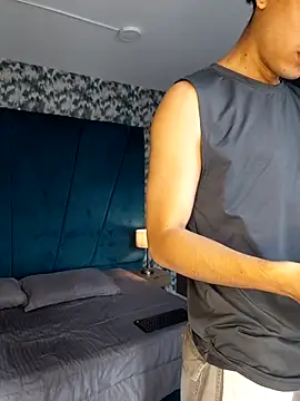 Snapshot of Aaron_Eze chatting on January 31, 2026, 8:29 pm Aaron Eze online show from January 31, 2026, 8:29 pm