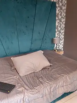 Snapshot of Aaron_Eze chatting on February 8, 2026, 9:45 pm Aaron Eze online show from February 8, 2026, 9:45 pm