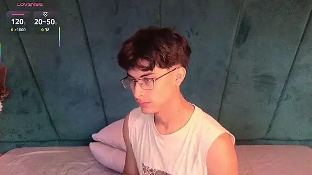 Snapshot of Aaron_Eze chatting on February 15, 2026, 8:41 pm Aaron Eze online show from February 15, 2026, 8:41 pm