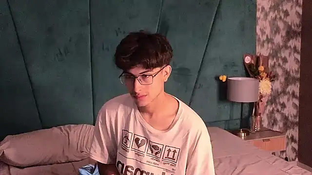 Snapshot of Aaron_Eze chatting on February 22, 2026, 11:06 pm Aaron Eze online show from February 22, 2026, 11:06 pm