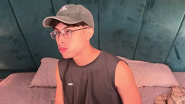 Aaron Eze online show from April 5, 2026, 1:29 pm