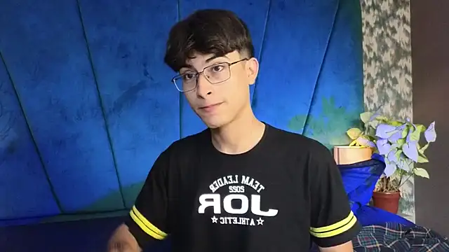 Aaron Eze online show from November 16, 2025, 8:24 pm