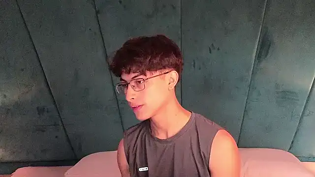 Snapshot of Aaron_Eze chatting on February 24, 2026, 8:10 pm Aaron Eze online show from February 24, 2026, 8:10 pm