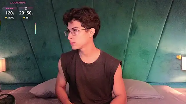 Snapshot of Aaron_Eze chatting on February 6, 2026, 8:38 pm Aaron Eze online show from February 6, 2026, 8:38 pm