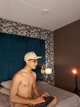 Snapshot of Aaron_Eze chatting on February 17, 2026, 9:45 pm Aaron Eze online show from February 17, 2026, 9:45 pm